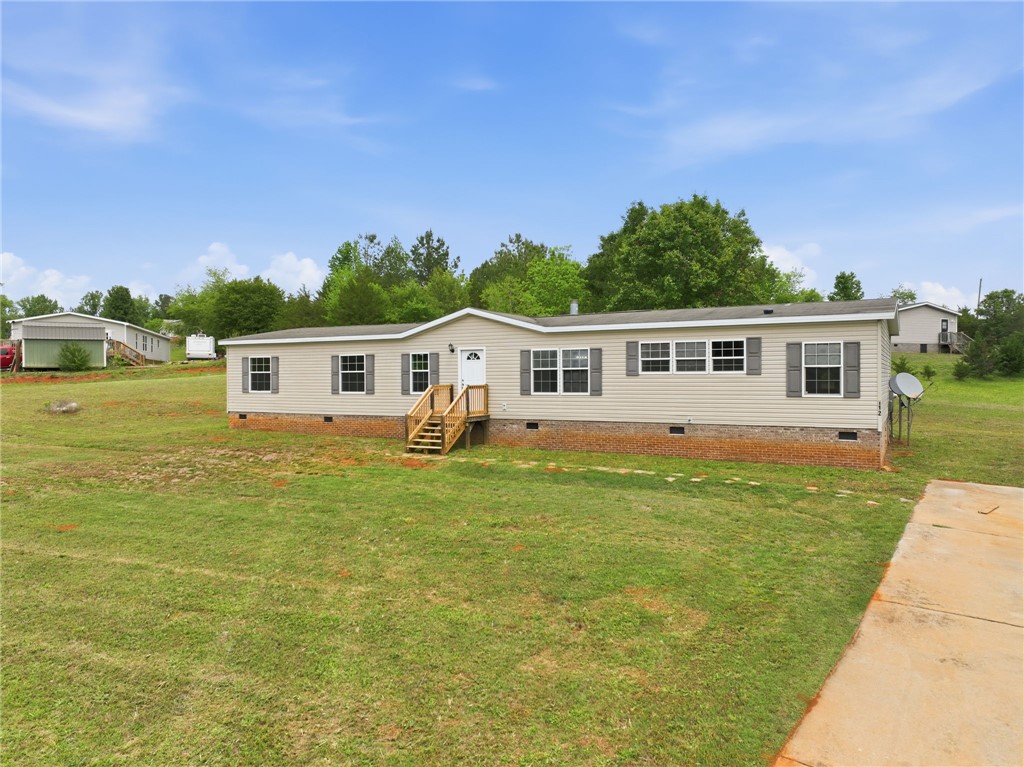 112 Sir Francis Drake Way Liberty, SC 29657 - Photo 3 of 42 This charming residence offers comfortable living amidst a spacious, open landscape.