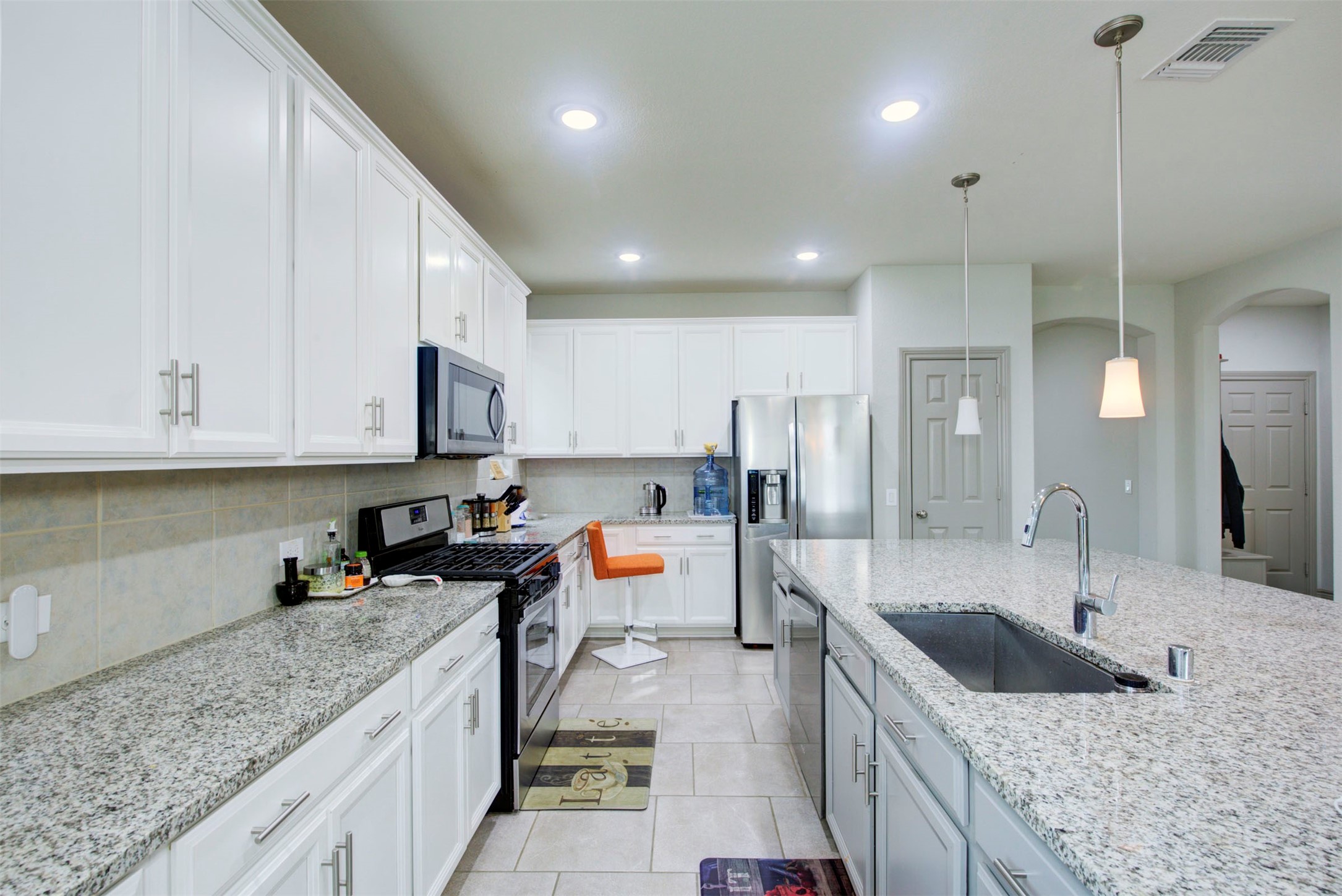 9643 Thimbleweed Drive Spring, TX 77379 - Photo 10 of 46 Gallery Image 10