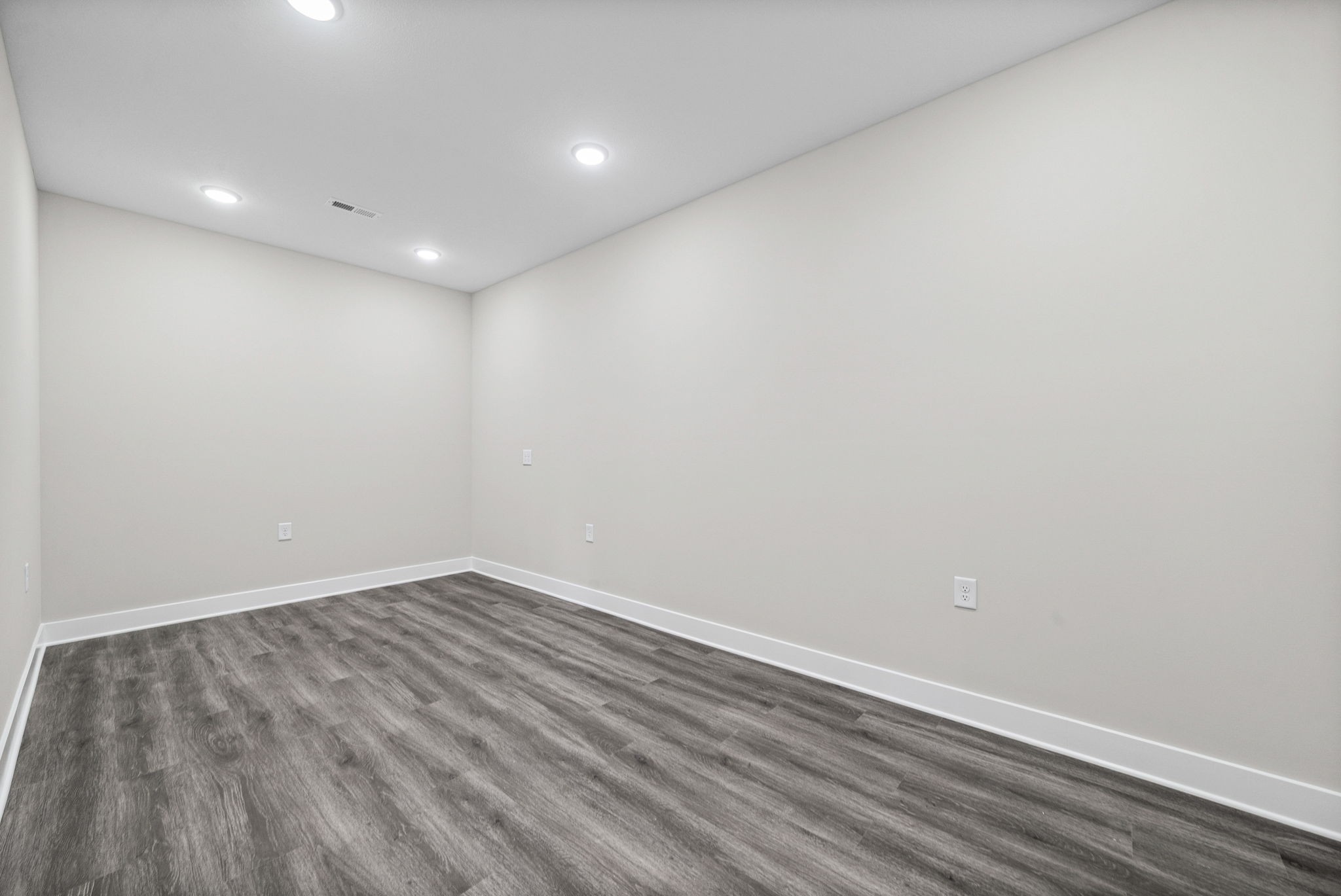 2510 Pea Ridge Road Clarksville, TN 37040 - Photo 14 of 41 a view of room with wooden floor and fan