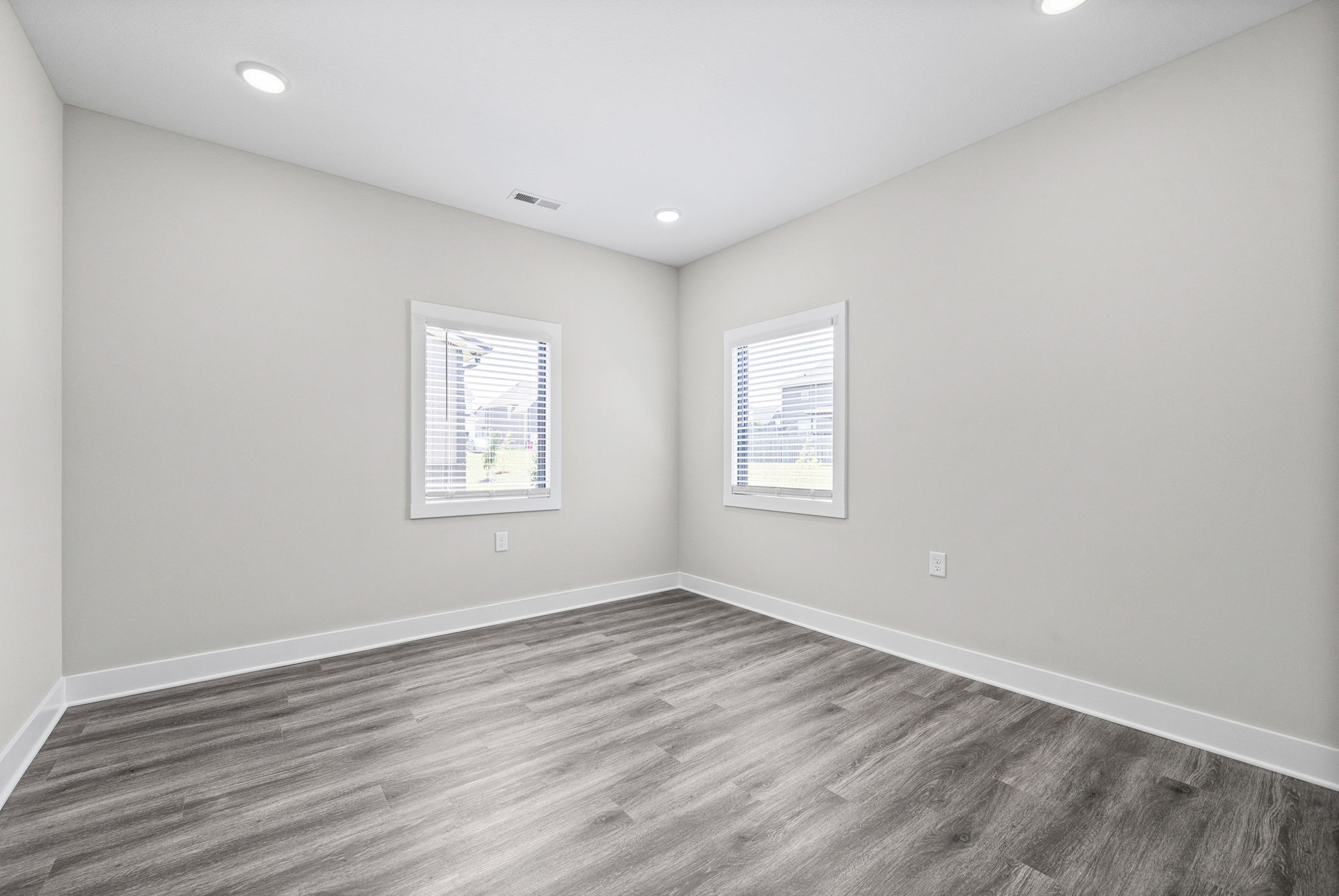 2510 Pea Ridge Road Clarksville, TN 37040 - Photo 20 of 41 a view of empty room with wooden floor and fan