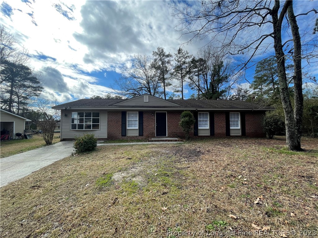 a view of a house with a yard