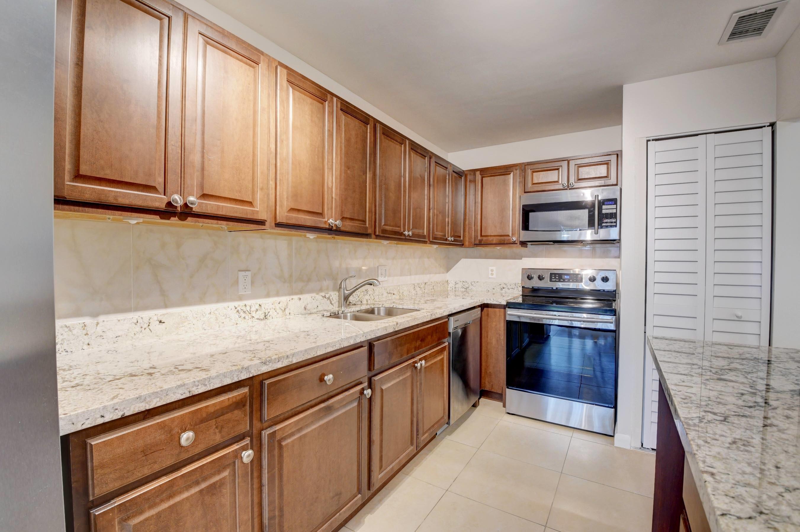 21748 Juego Circle, Unit 21E Boca Raton, FL 33433 - Photo 21 of 56 39_dsc_9907_08_09_10_11