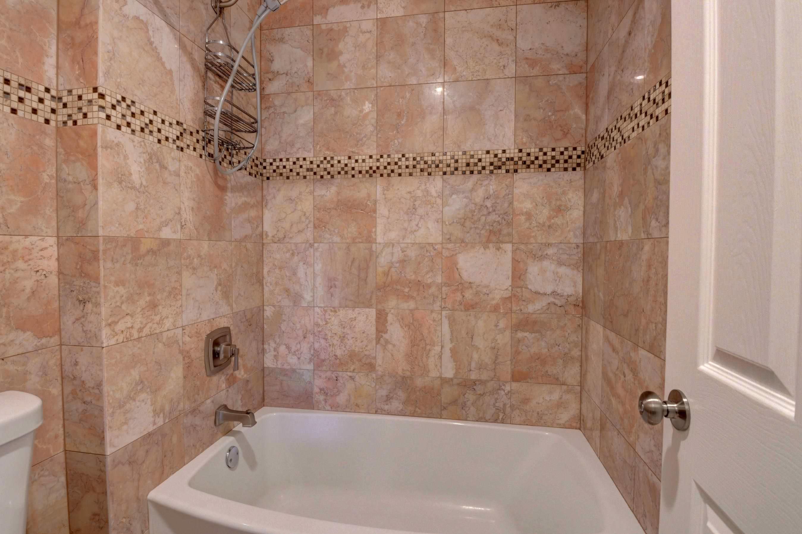 21748 Juego Circle, Unit 21E Boca Raton, FL 33433 - Photo 51 of 56 Master tub/shower