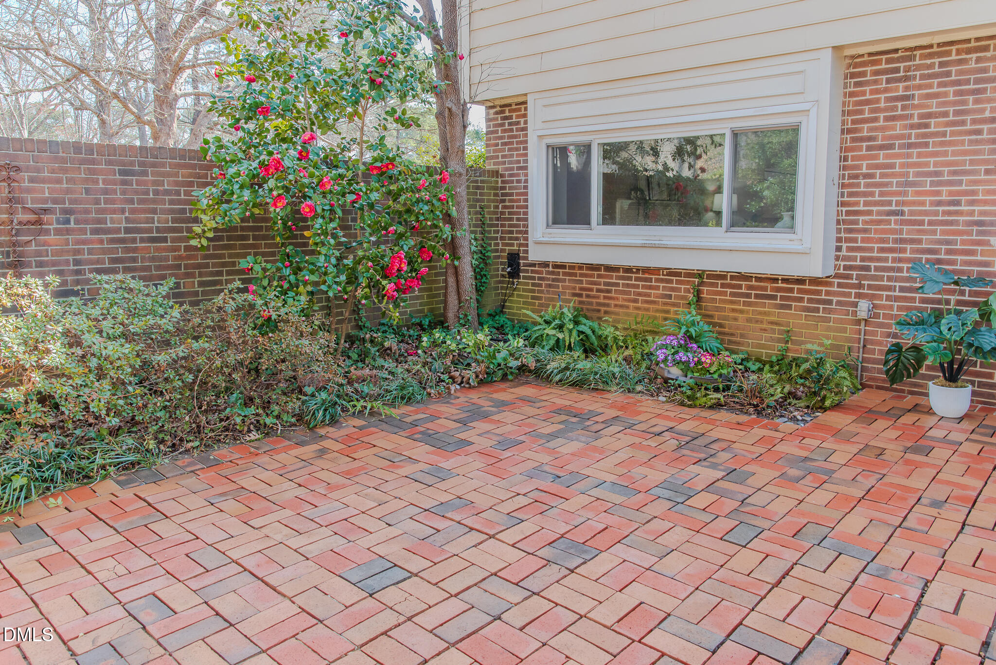2884 Wycliff Road Raleigh, NC 27607 - Photo 33 of 38 Courtyard