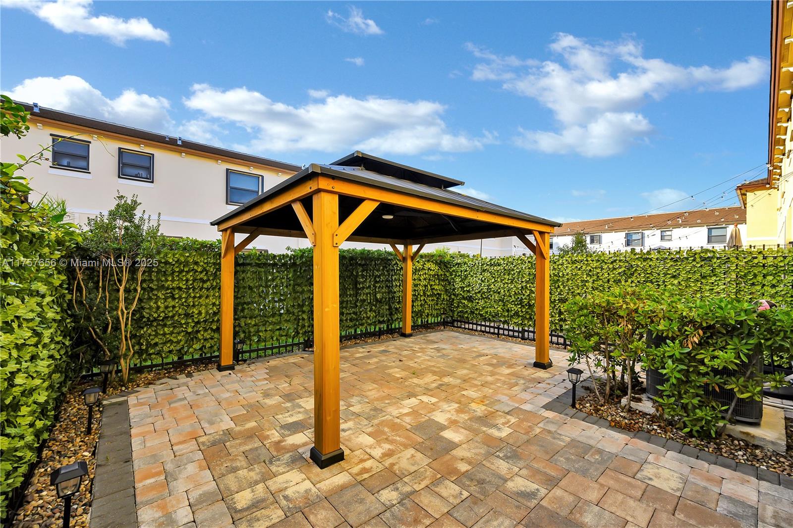 4671 Santa Cruz Way, Unit 4671 Davie, FL 33314 - Photo 15 of 20 a backyard of a house with table and chairs