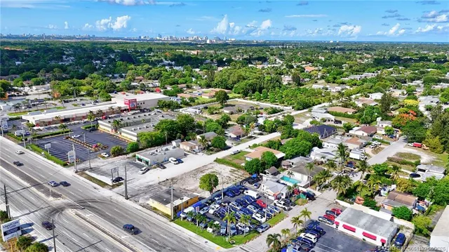 $1,100,000 | 1500 South Military Trail, West Palm Beach, FL 33406