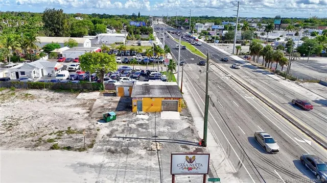 $1,100,000 | 1500 South Military Trail, West Palm Beach, FL 33406