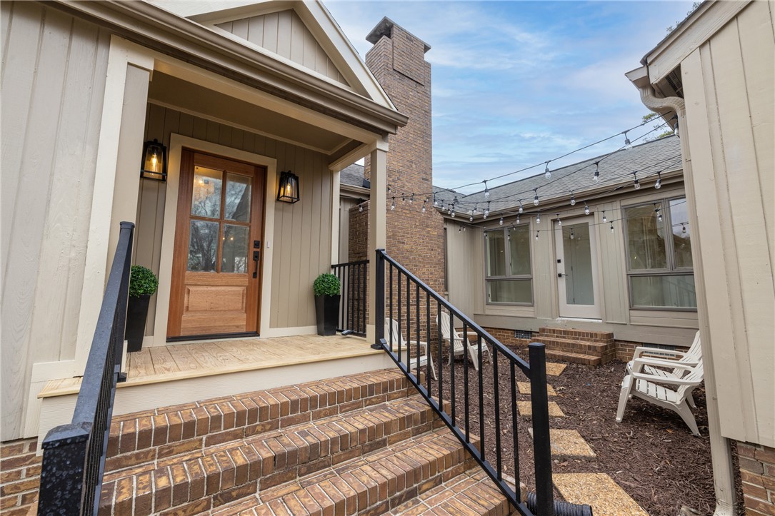 117 Riverpoint Drive Clemson, SC 29631 - Photo 2 of 47 This charming home welcomes you with a classic brick staircase and inviting entrance.