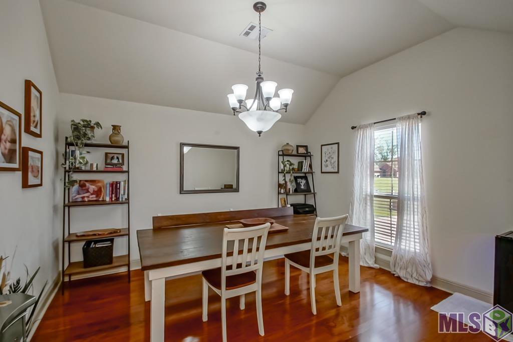 10378 Montrachet Drive Baton Rouge, LA 70817 - Photo 3 of 41
