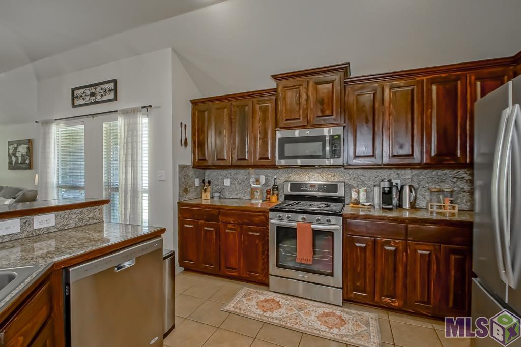 10378 Montrachet Drive Baton Rouge, LA 70817 - Photo 4 of 41