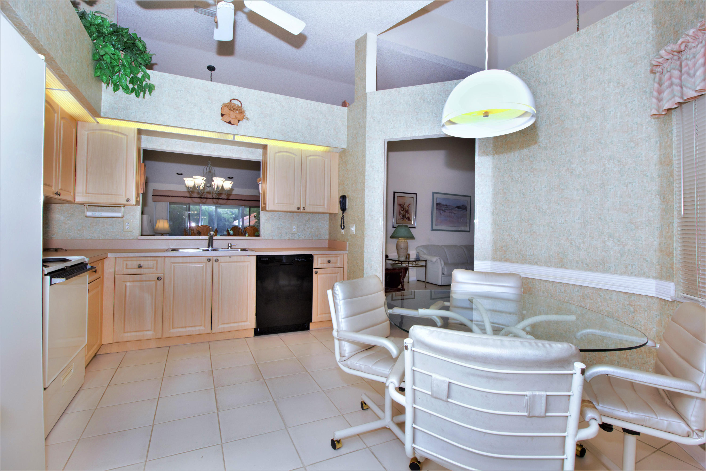 7933 Sandy Pointe Drive Delray Beach, FL 33446 - Photo 11 of 42 KITCHEN