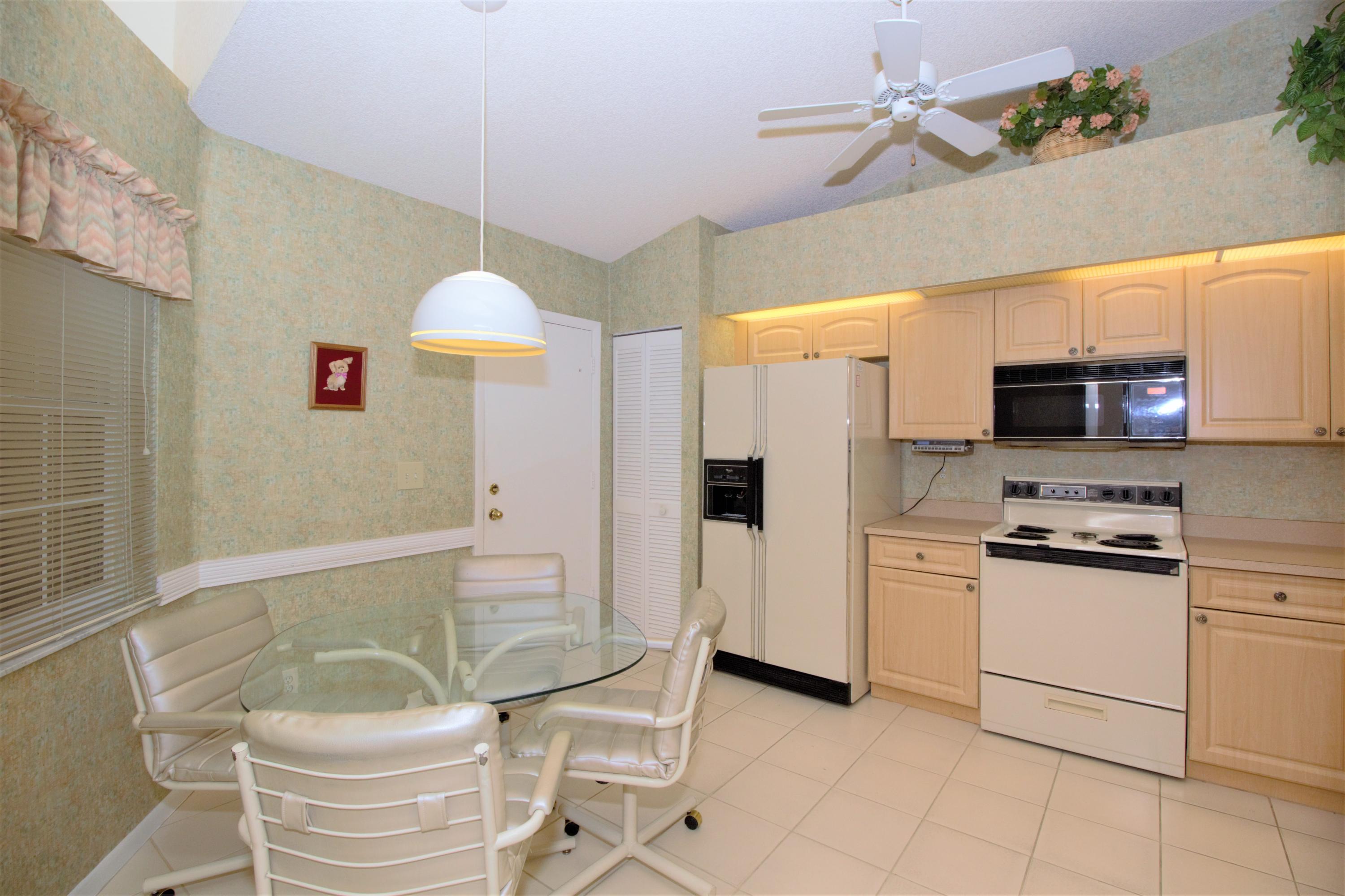 7933 Sandy Pointe Drive Delray Beach, FL 33446 - Photo 12 of 42 KITCHEN