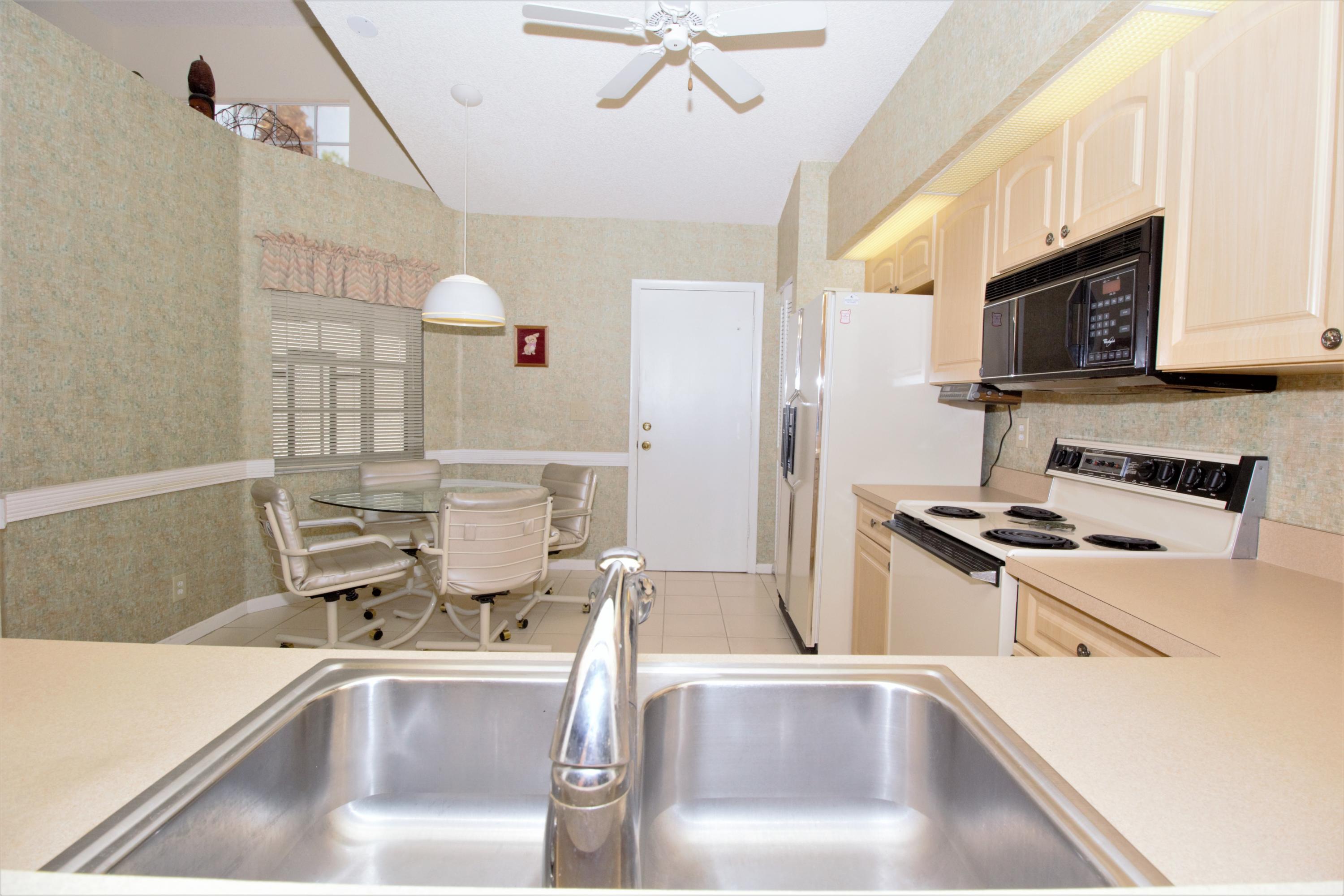 7933 Sandy Pointe Drive Delray Beach, FL 33446 - Photo 13 of 42 KITCHEN
