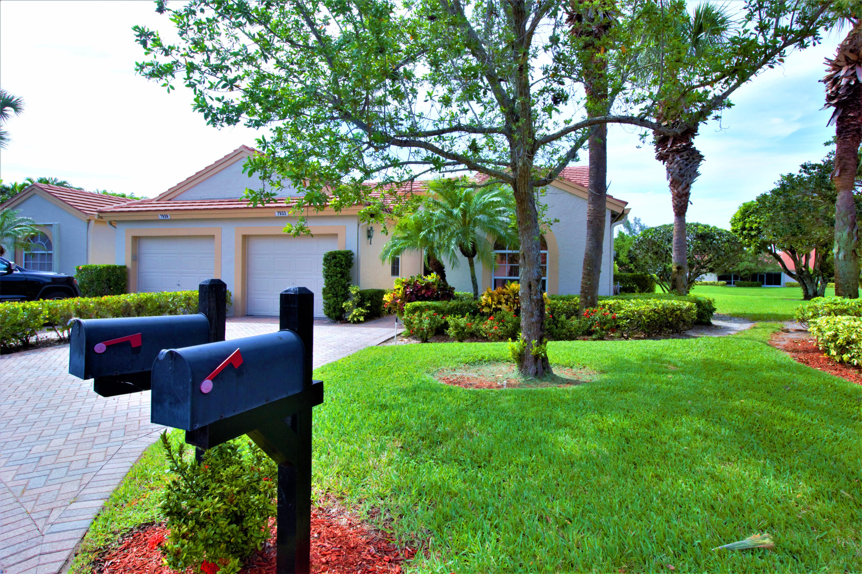 7933 Sandy Pointe Drive Delray Beach, FL 33446 - Photo 9 of 42 FRONT ENTRANCE TO VILLA