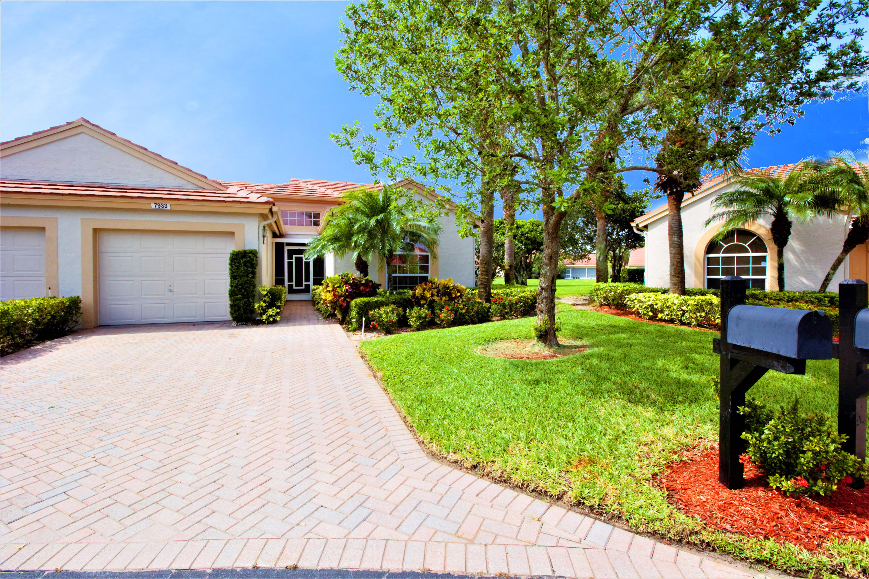7933 Sandy Pointe Drive Delray Beach, FL 33446 - Photo 10 of 42 FRONT ENTRANCE TO VILLA