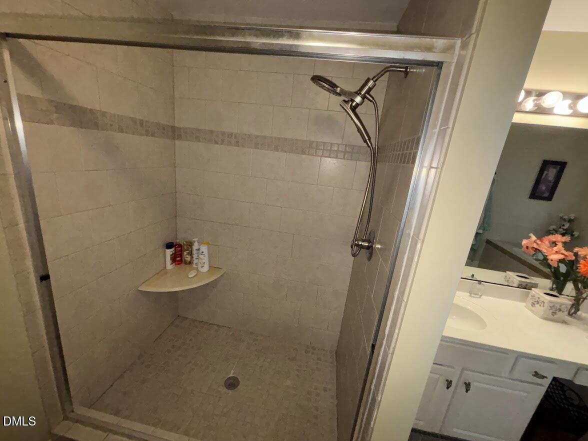 403 Red Barn Way Apex, NC 27502 - Photo 23 of 36 IMG_20260324_080011 (10)