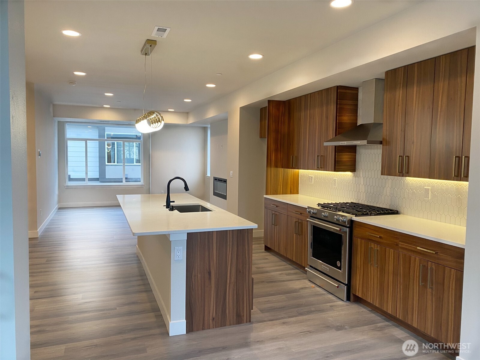 18717 68th Avenue Northeast, Unit 103 Kenmore, WA 98028 - Photo 10 of 31