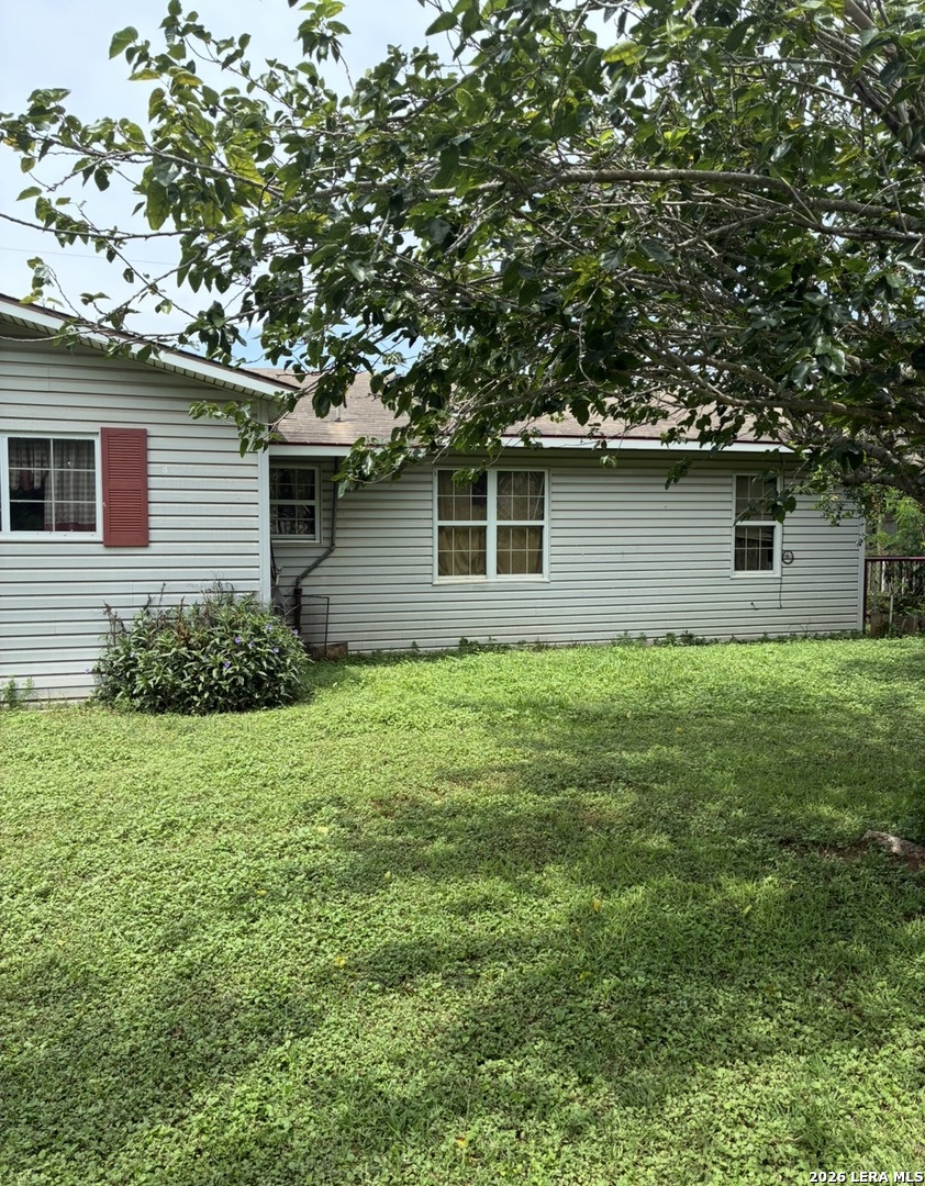 323 East White Street Dilley, TX 78017 - Photo 9 of 12