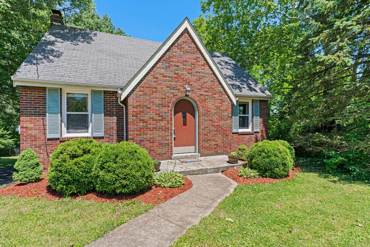 3028 Diehl Road Cincinnati, OH 45211 - Photo 3 of 52
