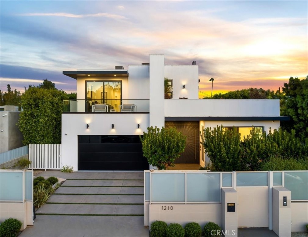 1210 Morningside Way Venice, CA 90291 - Photo 1 of 61 a view of building with a garden