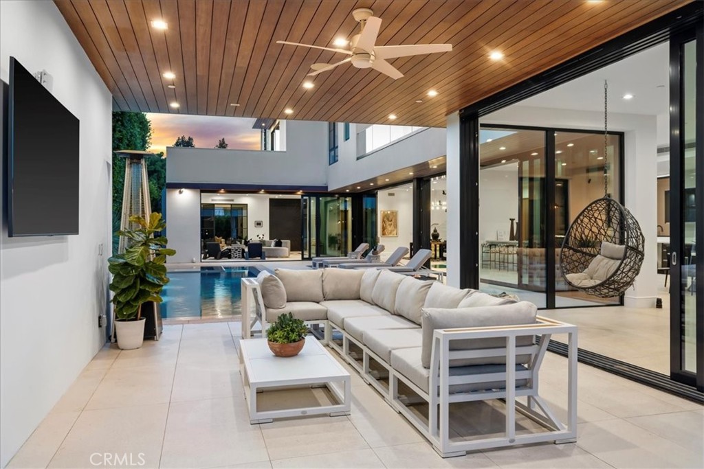 1210 Morningside Way Venice, CA 90291 - Photo 19 of 61 a living room with furniture and a flat screen tv