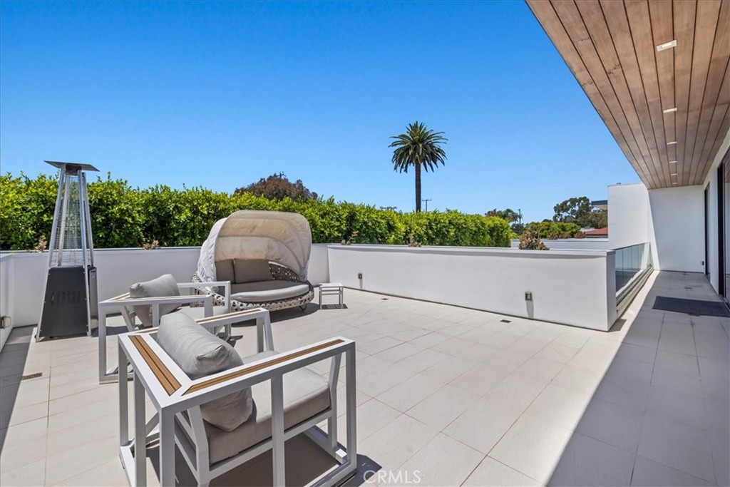 1210 Morningside Way Venice, CA 90291 - Photo 31 of 61 a view of a terrace with a sink and garden