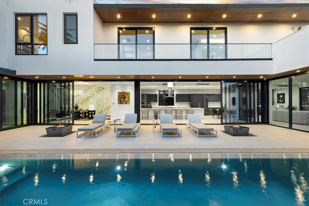 1210 Morningside Way Venice, CA 90291 - Photo 35 of 61 a dining hall with stainless steel appliances