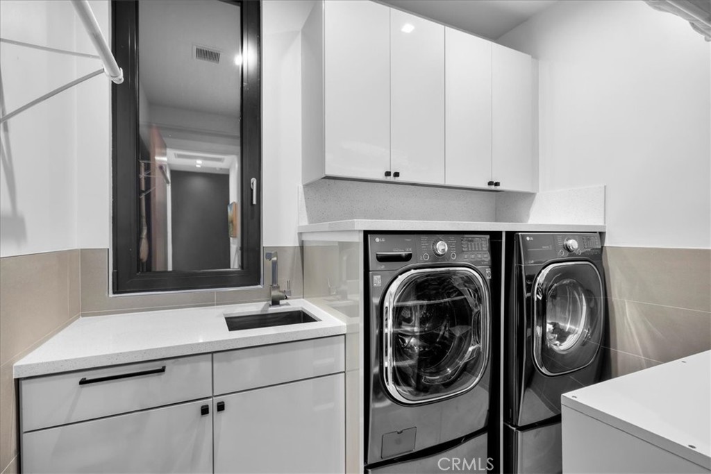 1210 Morningside Way Venice, CA 90291 - Photo 56 of 61 a utility room with sink dryer and washer