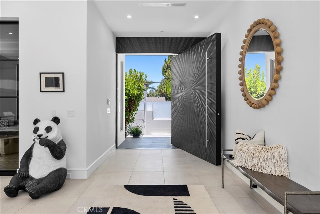 1210 Morningside Way Venice, CA 90291 - Photo 7 of 61 Living Rm looking out thru front entryway