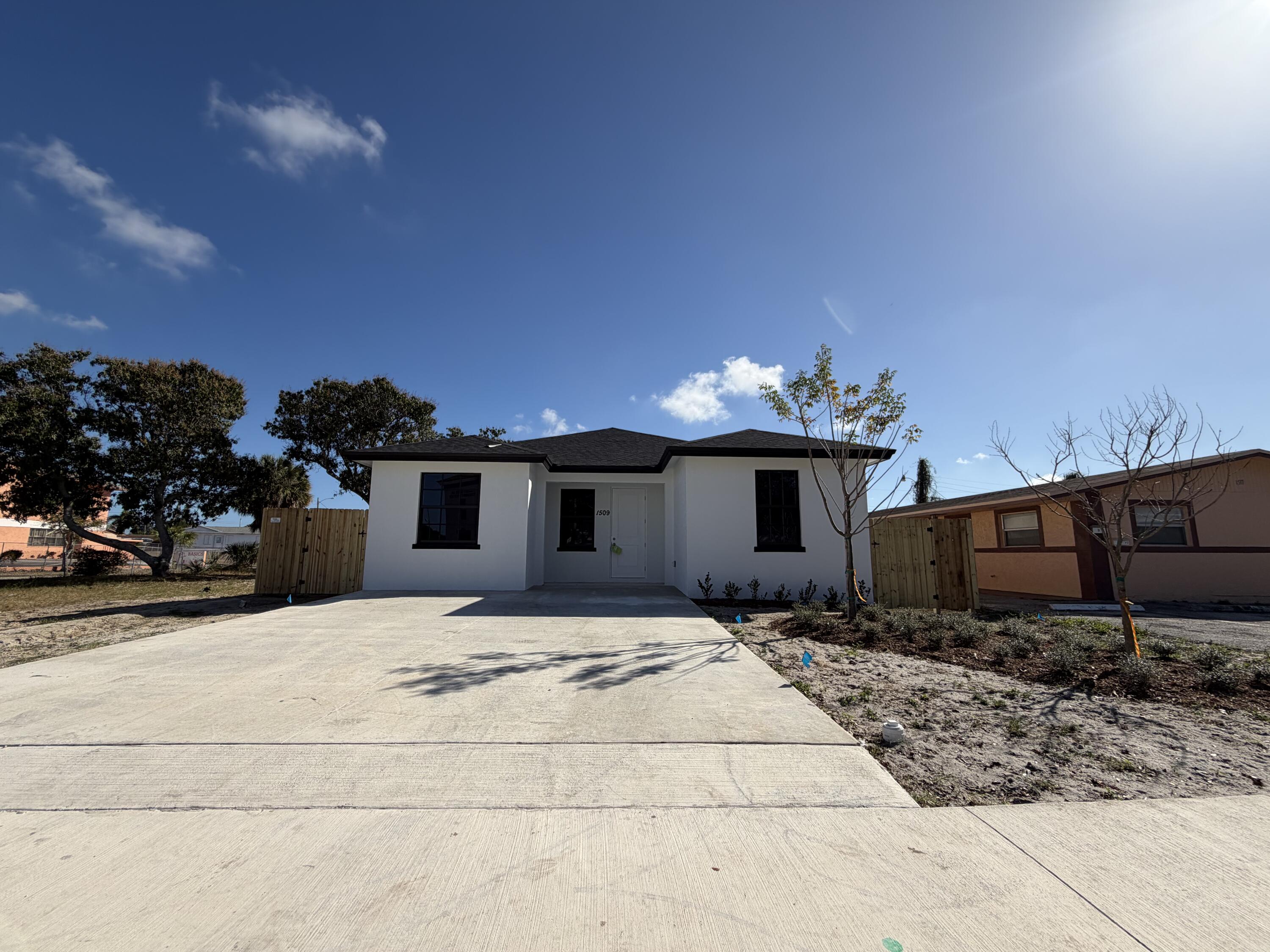 1509 West 28th Street Riviera Beach, FL 33404 - Photo 2 of 20 1509 W 28th St