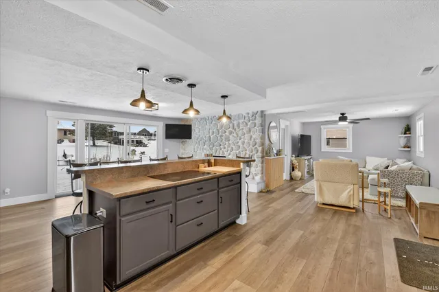 $420,000 | 6010 South 20 West, Wolcottville, IN 46795