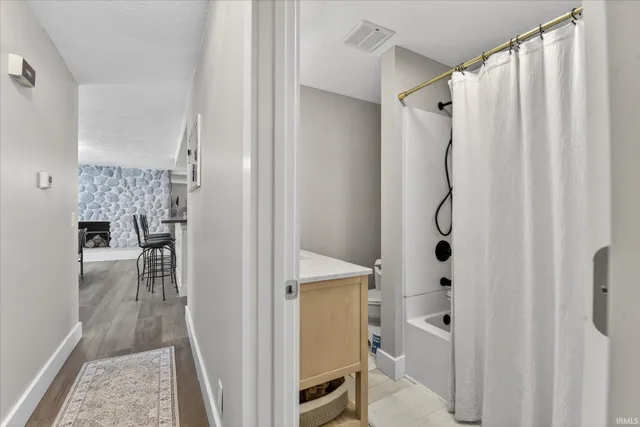 $420,000 | 6010 South 20 West, Wolcottville, IN 46795