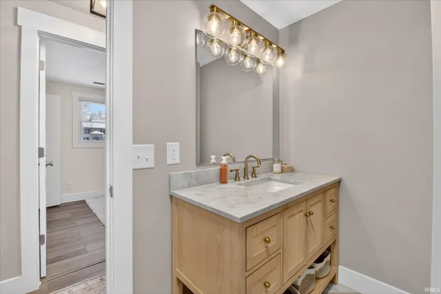 $420,000 | 6010 South 20 West, Wolcottville, IN 46795