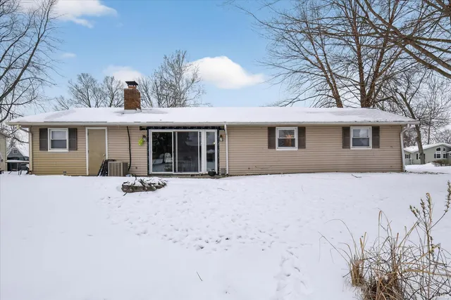 $420,000 | 6010 South 20 West, Wolcottville, IN 46795