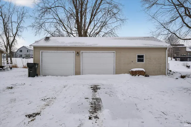 $420,000 | 6010 South 20 West, Wolcottville, IN 46795