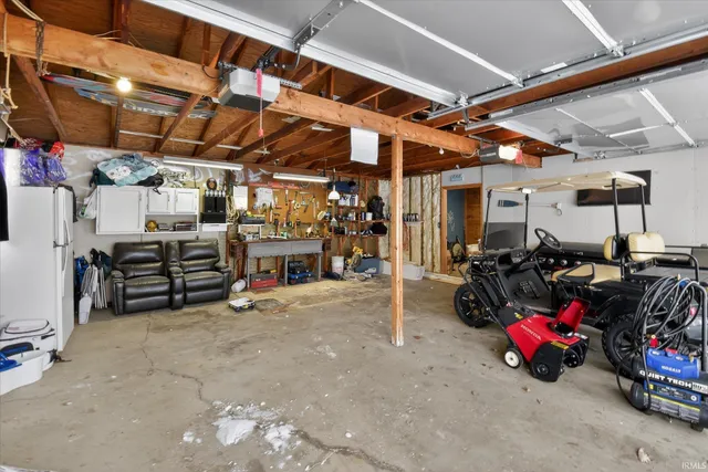 $420,000 | 6010 South 20 West, Wolcottville, IN 46795