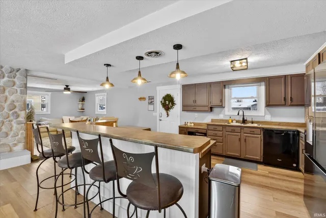 $420,000 | 6010 South 20 West, Wolcottville, IN 46795