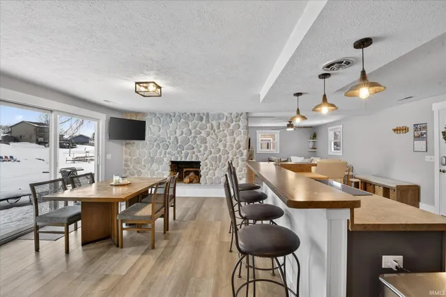 $420,000 | 6010 South 20 West, Wolcottville, IN 46795