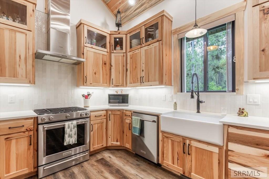 1536 Shadow Run Ashton, ID 83420 - Photo 20 of 65 Quartz Countertops