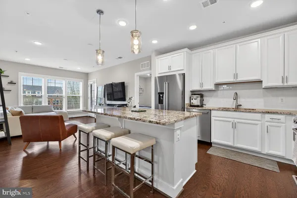 $599,900 | 250 Decoverly Drive, Unit 325, Gaithersburg, MD 20878