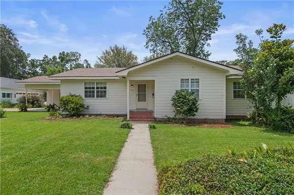 $395,000 | 301 West 19th Avenue, Covington, LA 70433