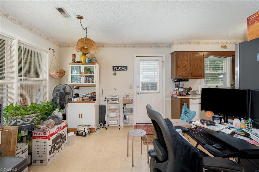 516 Apple Ridge Road Greensboro, NC 27406 - Photo 6 of 17 Gallery Image 6
