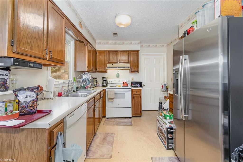 516 Apple Ridge Road Greensboro, NC 27406 - Photo 8 of 17 Gallery Image 8