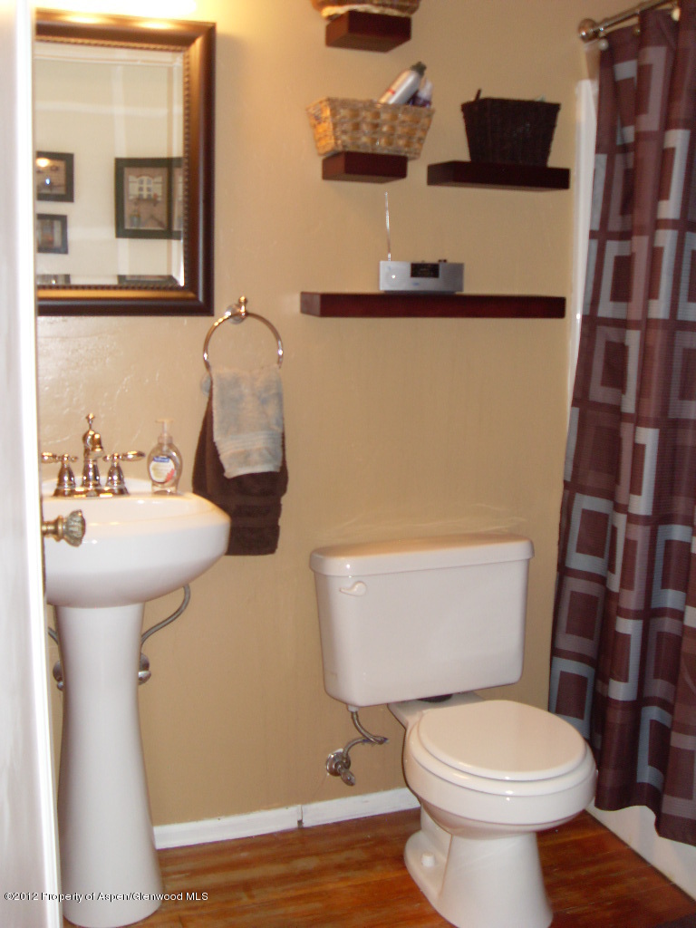 7894 County Road 309 Rifle, CO 81650 - Photo 21 of 30 Guest Bath