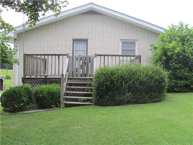 940 Steele Road Charlotte, TN 37036 - Photo 7 of 16 deck off kitchen