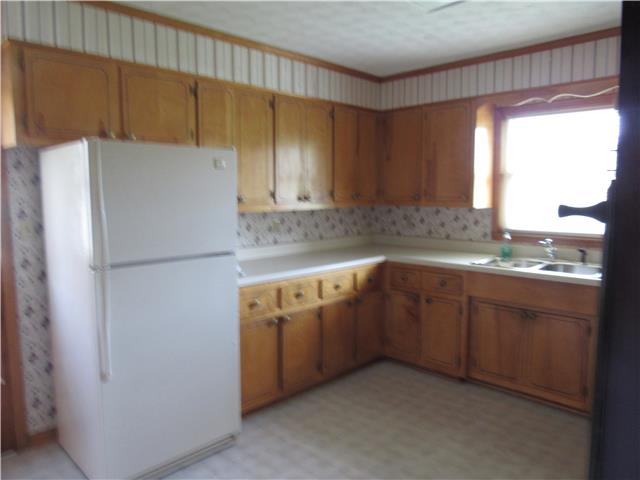 940 Steele Road Charlotte, TN 37036 - Photo 10 of 16 kitchen