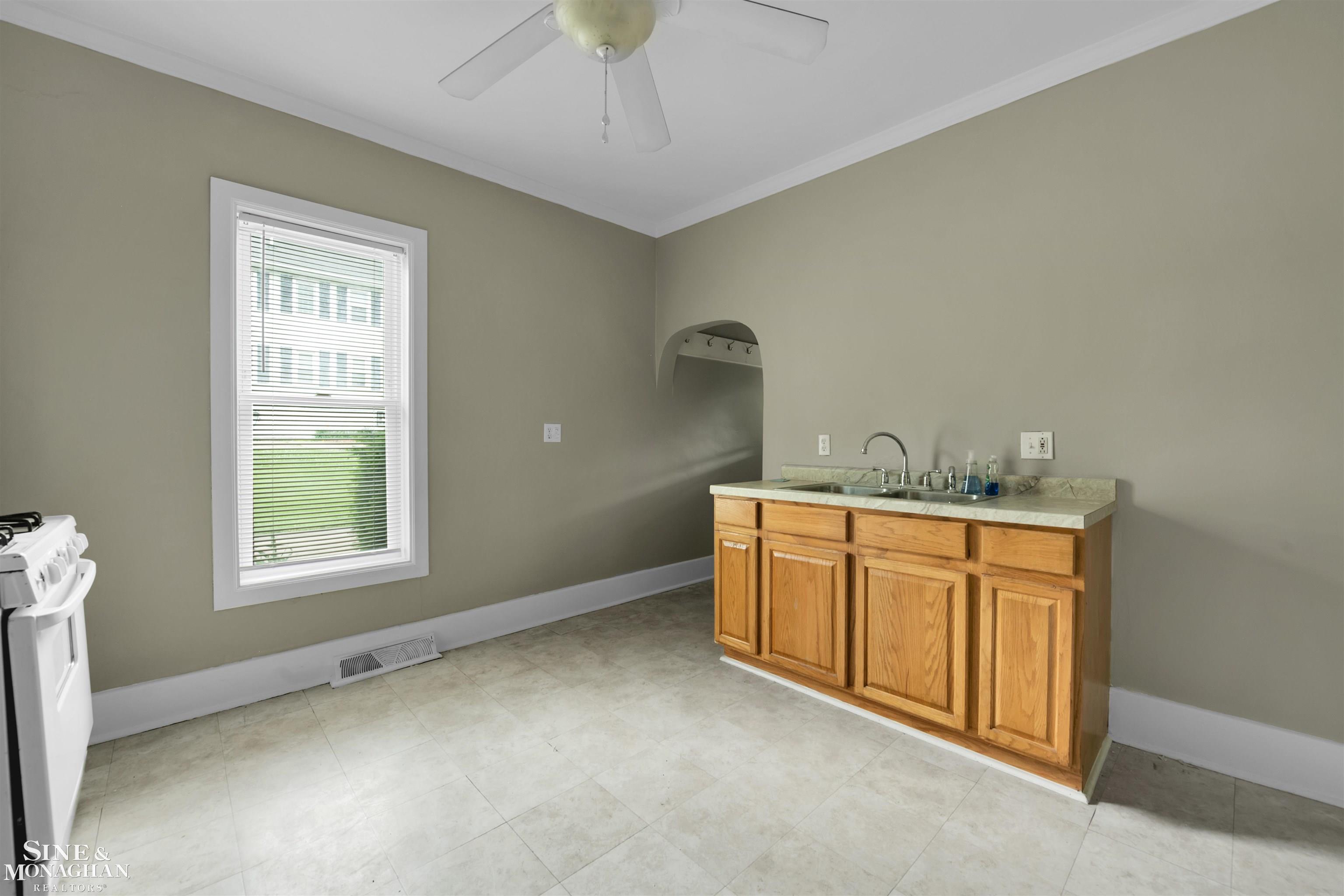 213 Muir Road Grosse Pointe Farms, MI 48236 - Photo 7 of 21