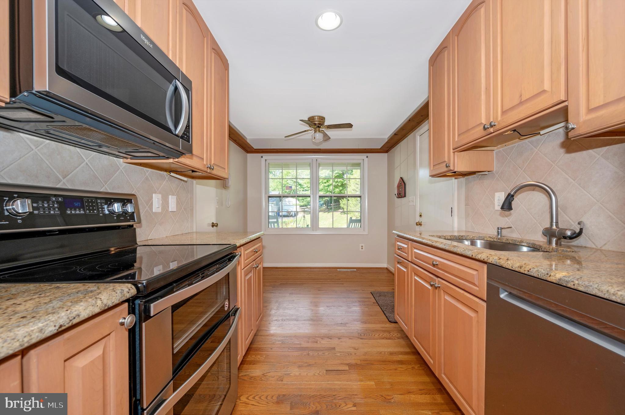 9908 Biscayne Lane Damascus, MD 20872 - Photo 3 of 55