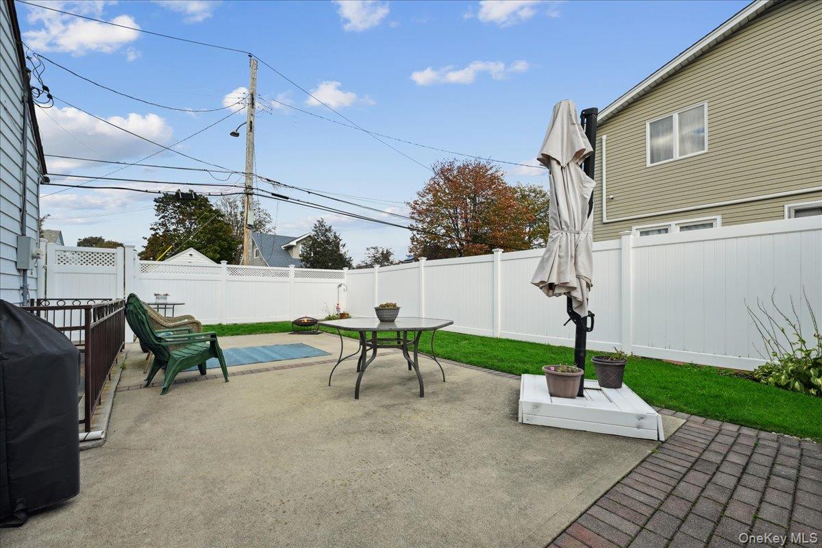 4 East Carpenter Street Valley Stream, NY 11580 - Photo 26 of 34 a view of an outdoor sitting space