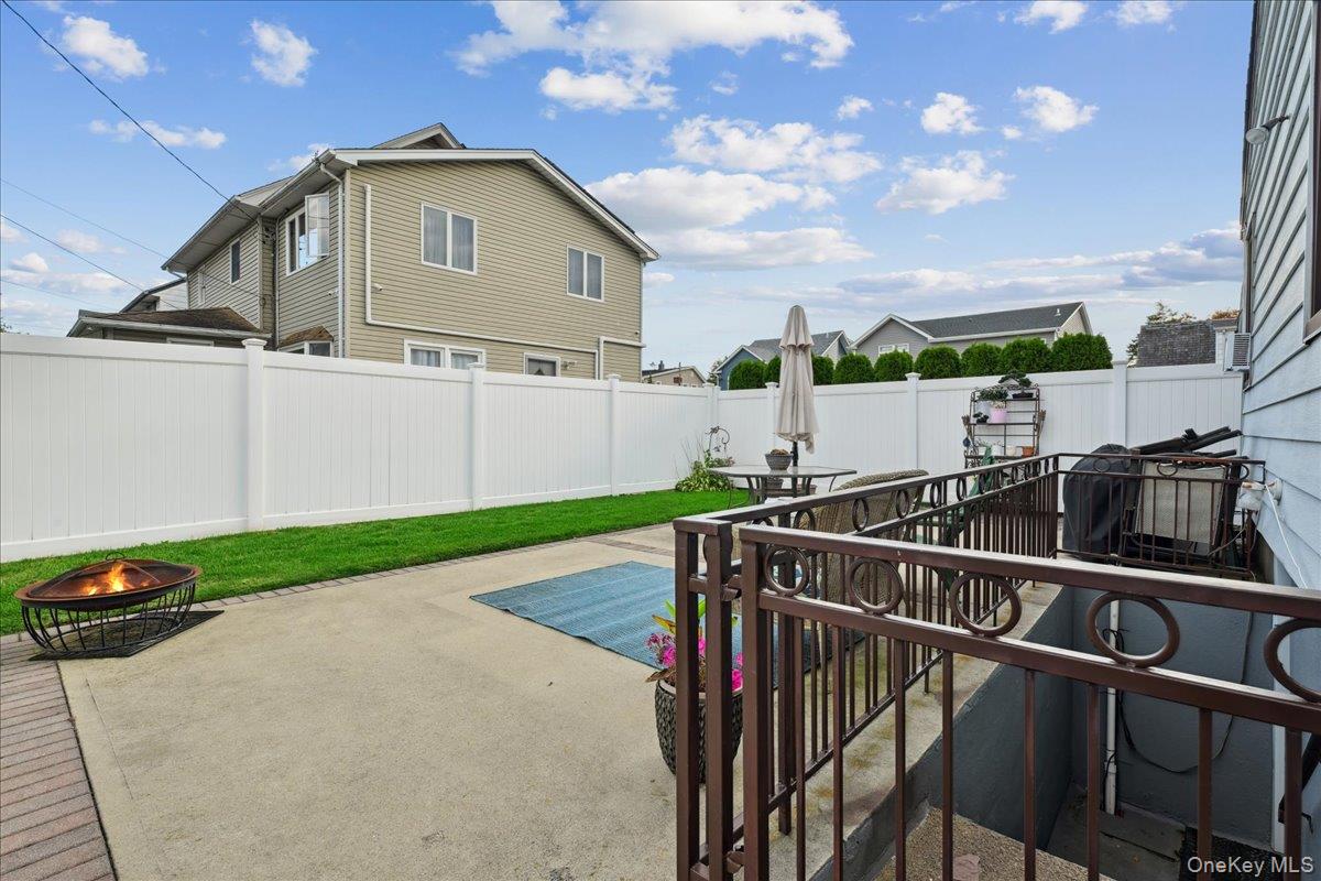 4 East Carpenter Street Valley Stream, NY 11580 - Photo 27 of 34 a front view of a house with garden